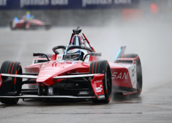 Oliver Rowland of Great Britain driving the (23) Nissan Formula E Team Nissan e-4ORCE 05 on track during qualifying, ahead of the Berlin E-Prix, Round 13 of the 2025 FIA Formula E World Championship at Tempelhof Airport Circuit on July 12, 2025 in Berlin, Germany