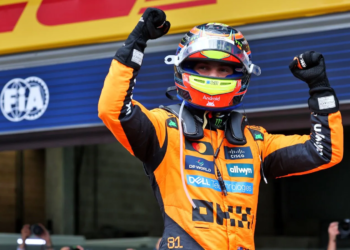 Oscar Piastri takes his sixth victory of the season with a McLaren 1-2
