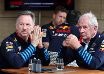 (L to R): Christian Horner (GBR) Red Bull Racing Team Principal with Dr Helmut Marko (AUT) Red Bull Motorsport Consultant. 01.12.2024. Formula 1 World Championship, Rd 23, Qatar Grand Prix, Doha, Qatar, Race Day
