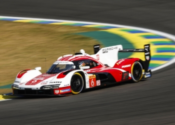 Kevin Estre puts Porsche top at Interlagos in second WEC practice