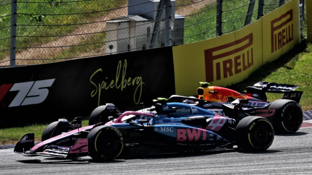 Yuki Tsunoda (JPN) Red Bull Racing RB21 makes contact with Franco Colapinto (ARG) Alpine F1 Team A525. 29.06.2025. Formula 1 World Championship, Rd 11, Austrian Grand Prix, Spielberg, Austria, Race Day