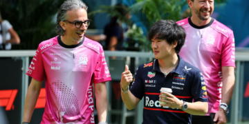 (L to R): Laurent Mekies (FRA) Racing Bulls Technical Director with Yuki Tsunoda (JPN) Red Bull Racing. 02.05.2025. Formula 1 World Championship, Rd 6, Miami Grand Prix, Miami, Florida, USA, Sprint Qualifying Day