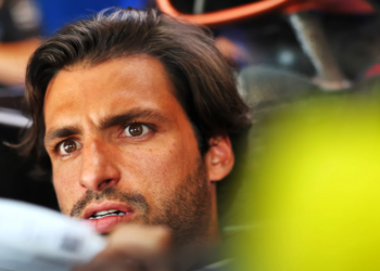 Carlos Sainz is sure that Mercedes' claim of 2026 F1 cars reaching 400 km/h are wide of the mark