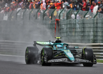 Fernando Alonso kicks up spray at last week's rain-affected Belgian GP
