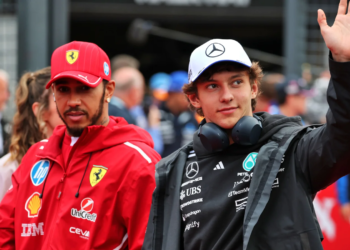 Lewis Hamilton has again offered his support to Kimi Antonelli