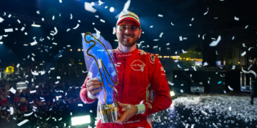 Oliver Rowland is extending his stay with Nissan. Image: Nissan Formula E Team