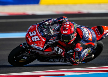 Angel Piqueras steals dramatic last-lap Barcelona Moto3 victory