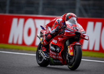 Francesco Bagnaia breaks lap record to clinch Motegi MotoGP pole