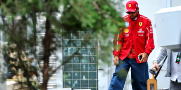 Lewis Hamilton has issued a worrying update on his pet dog Roscoe