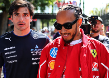 Lewis Hamilton was ignored whilst Carlos Sainz was praised by an ex-Ferrari chief