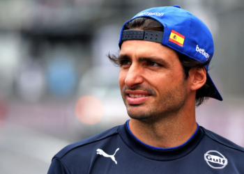 Carlos Sainz brands Baku travel struggle ‘the kind of days that you remember’