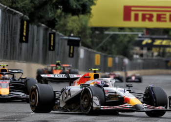 Yuki Tsunoda was charging down Liam Lawson in Baku