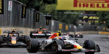 Yuki Tsunoda was charging down Liam Lawson in Baku