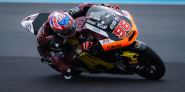 Jake Dixon prevails in restarted Malaysia Moto2 race