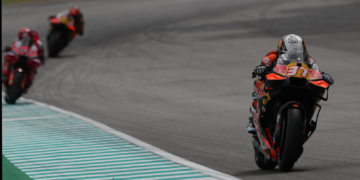 Pedro Acosta sets the pace in second Malaysian MotoGP practice