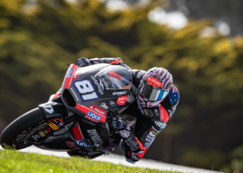 Senna Agius delights home crowd with dominant Australian Moto2 victory