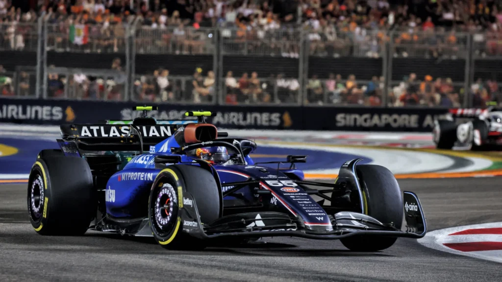 Carlos Sainz produced a superb drive in the Singapore GP, completing 50 laps on the same tyres