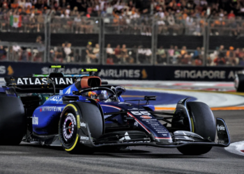 Carlos Sainz produced a superb drive in the Singapore GP, completing 50 laps on the same tyres