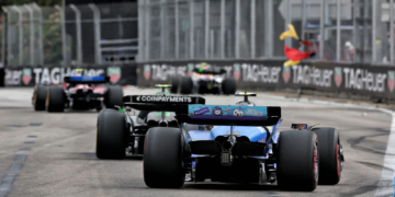 here were more stoppages in final practice in Singapore