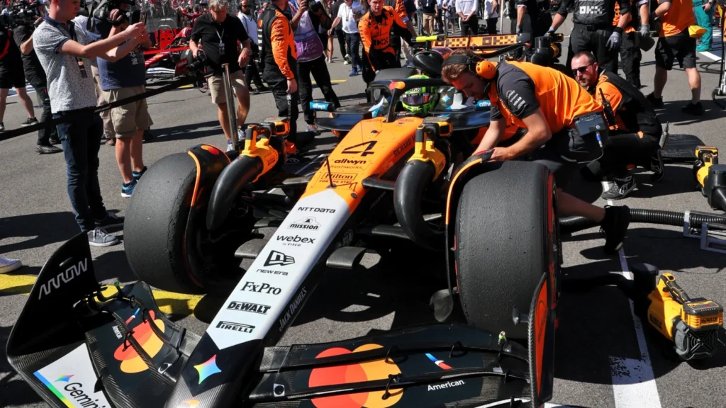 Lando Norris started the US GP in second, with Red Bull attempting to remove his duct tape marker
