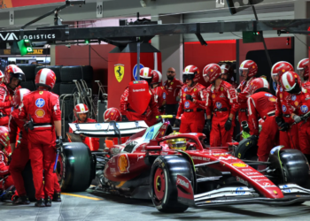 Lewis Hamilton suffered with a late brake failure in the Singapore GP