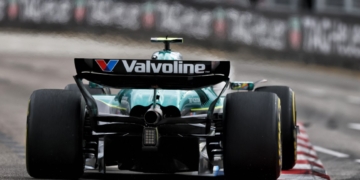 Fernando Alonso fastest in opening Singapore session