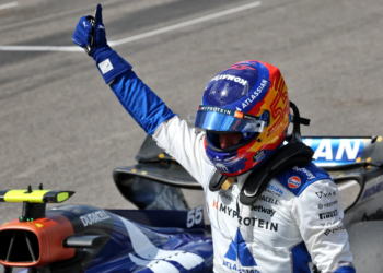 Carlos Sainz charged from seventh to third in the US GP Sprint Race