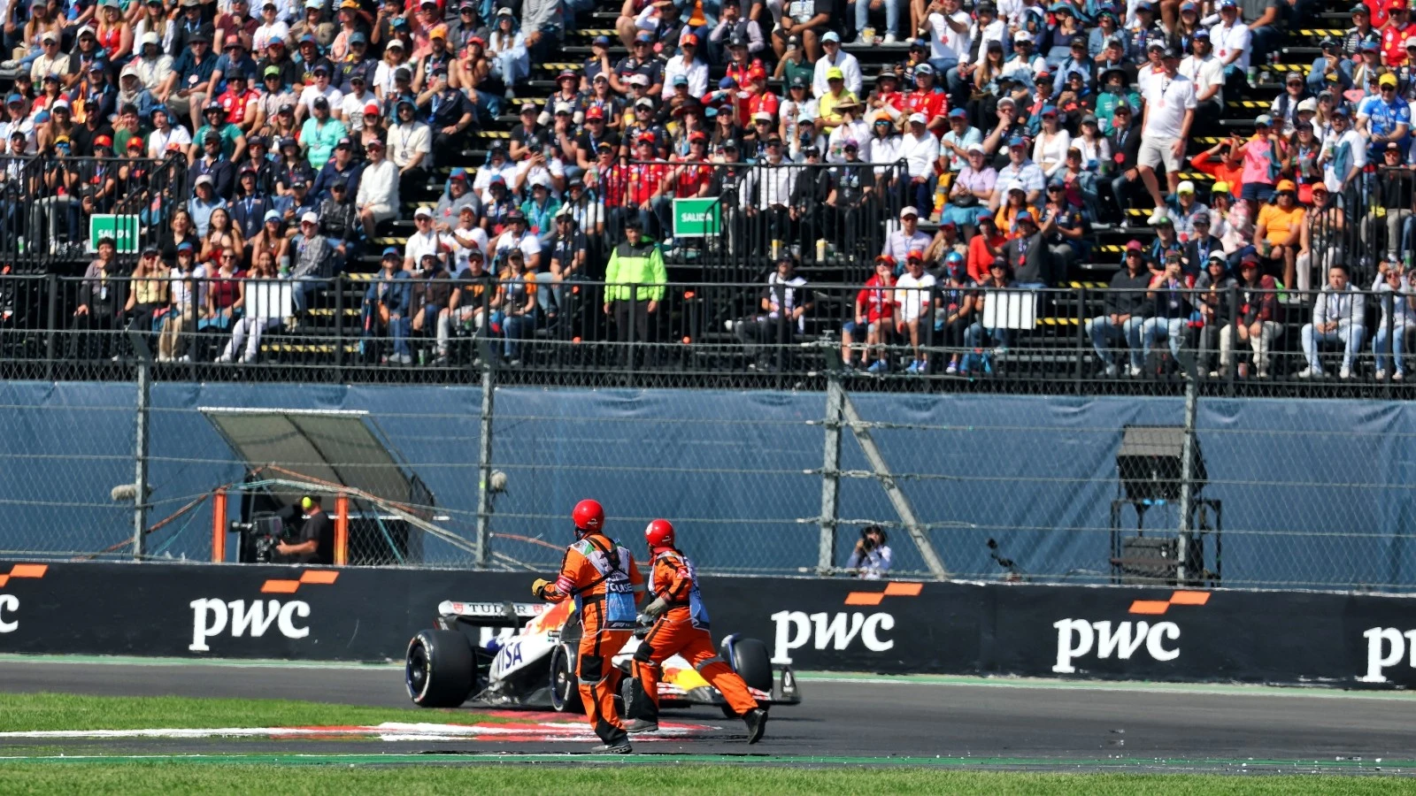 Liam Lawson encountered marshals on track in Mexico