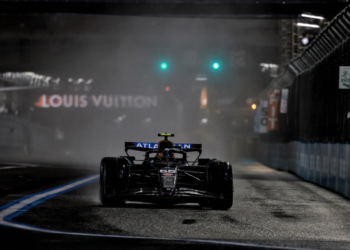 Carlos Sainz starred in the wet in Las Vegas to qualify in third place