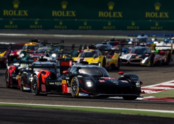 Toyota’s Nyck de Vries leads from #51 Ferrari a quarter in at Bahrain
