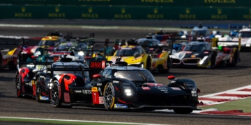 Toyota’s Nyck de Vries leads from #51 Ferrari a quarter in at Bahrain