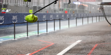 A storm threatens Saturday running at the F1 Brazil GP