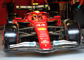 Lewis Hamilton remains committed to Ferrari