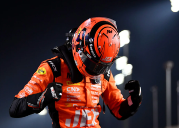 Richard Verschoor has kept his F2 title hopes going with victory in the Qatar Sprint