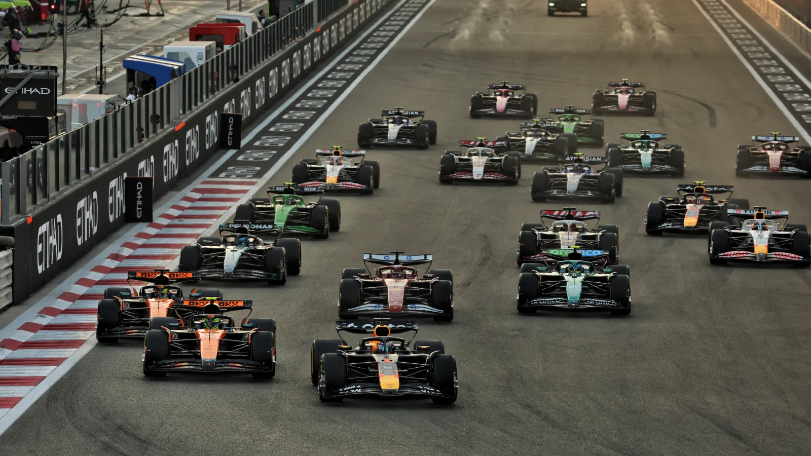 Max Verstappen held the lead at the start of the F1 Abu Dhabi GP