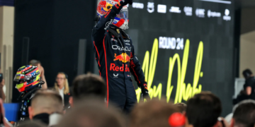 Max Verstappen clinched pole position for the F1 Abu Dhabi GP to set up a thrilling title showdown