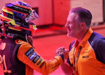 Zak Brown has lashed out at an Australian senator for his comments about Oscar Piastri after the Qatar GP