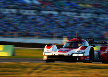 Nick Yelloly leads Daytona for Acura with 6 hours gone