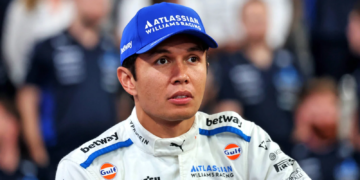 Alexander Albon (THA) Atlassian Williams Racing at a team photograph. 06.12.2025. Formula 1 World Championship, Rd 24, Abu Dhabi Grand Prix, Yas Marina Circuit, Abu Dhabi, Qualifying Day.