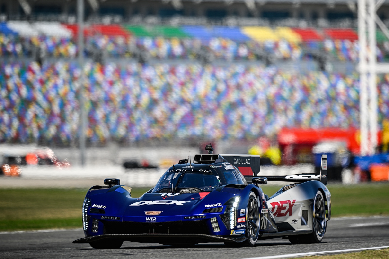 Porsche, Cadillac top third and fourth Daytona Roar sessions
