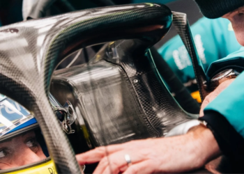 Fernando Alonso is given some final instruction by Adrian Newey before taking the new Aston Martin AMR26 out on track. Image: Aston Martin