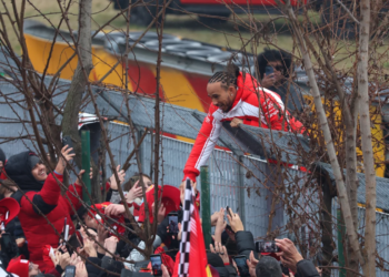 Lewis Hamilton hopes to give the Ferrari fans something to cheer about