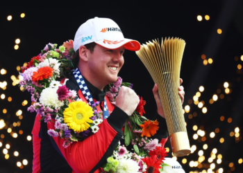 Nick Cassidy celebrates his triumph in the Mexico City E-Prix