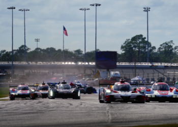 Porsche lead 1-2 at Daytona after chaotic first hour