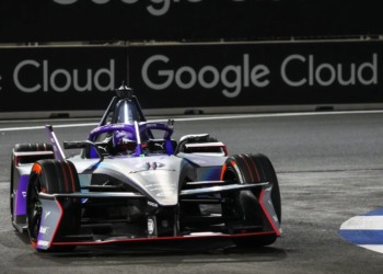 Pascal Wehrlein cruised to victory in Jeddah