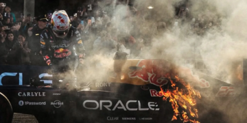 Yuki Tsunoda escapes his burning Red Bull. Image via @Leonczik