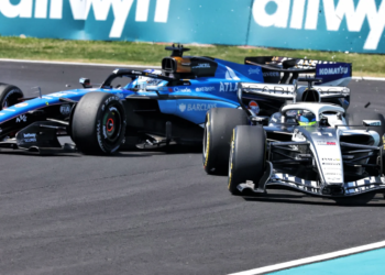 Alex Albon and Sergio Perez touched in FP1