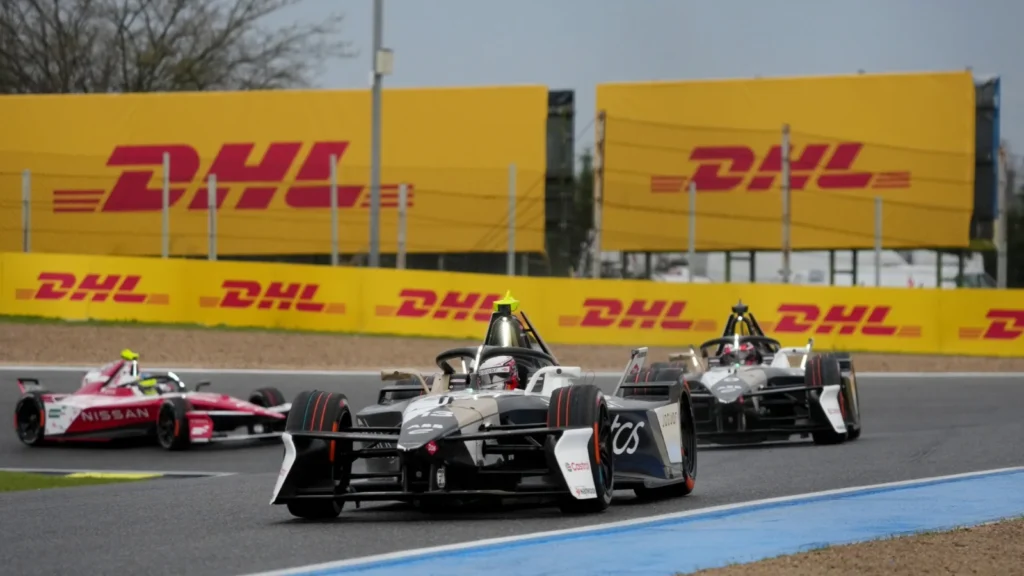 Antonio Felix da Costa and Mitch Evans battled hard for the win