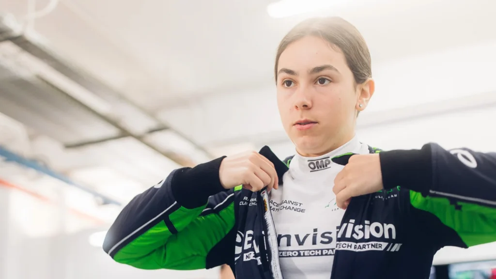 Joining Richard Verschoor is fellow McLaren junior and F1 Academy star, Ella Lloyd