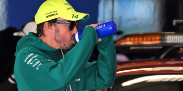 Fernando Alonso was forced to abandon his Aston Martin AMR26 after feeling vibrations